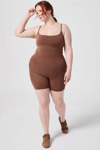 luxe360 sculptknit® short jumpsuit 4"