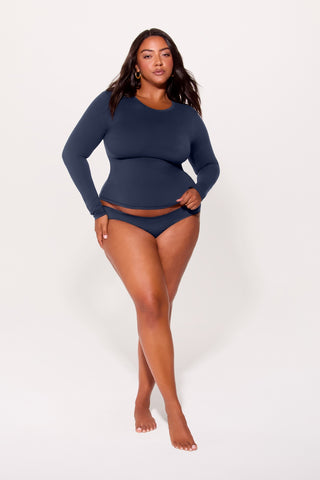 stretchy fit crew long sleeve tee