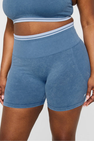 seamless scrunch 4'' short