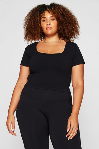 sleek seamless scoop neck short-sleeve top