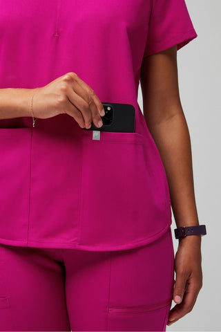 method 2-pocket scrub top