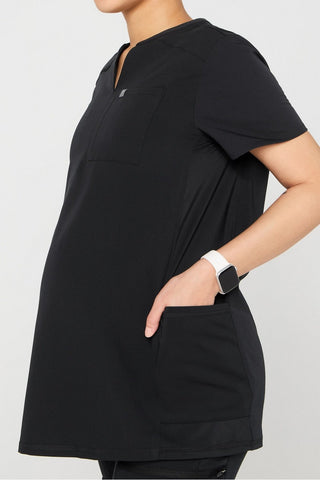 instinct maternity 3-pocket scrub top
